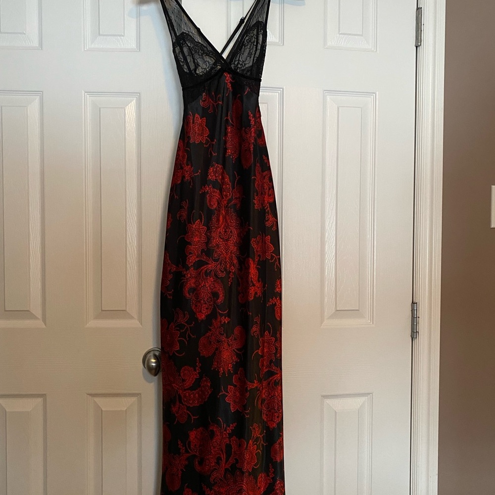 La Vie En Rose Black and Red Lace Nightgown with side slits